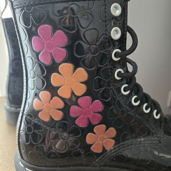 Patent leather Dr. Martens boots. - Picture 3 of 8